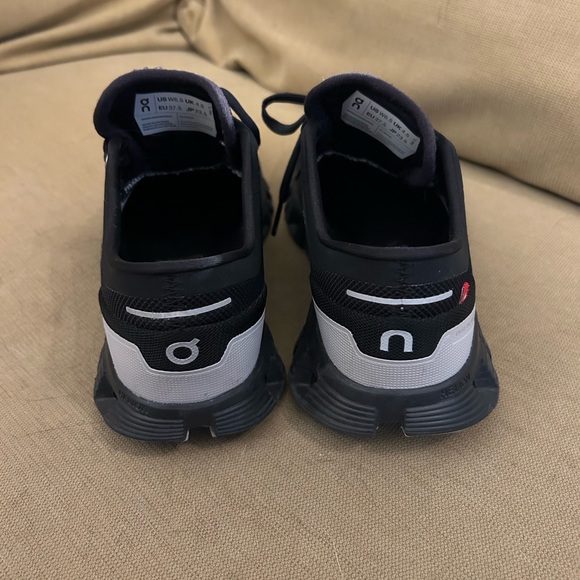 On Cloud X4 Running Black Athletic Sneakers Sz 6.5 - Picture 4 of 7